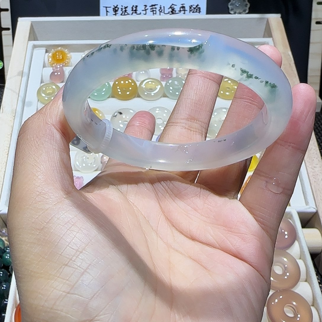 玛瑙/玉髓未镶嵌手镯60飘绿花