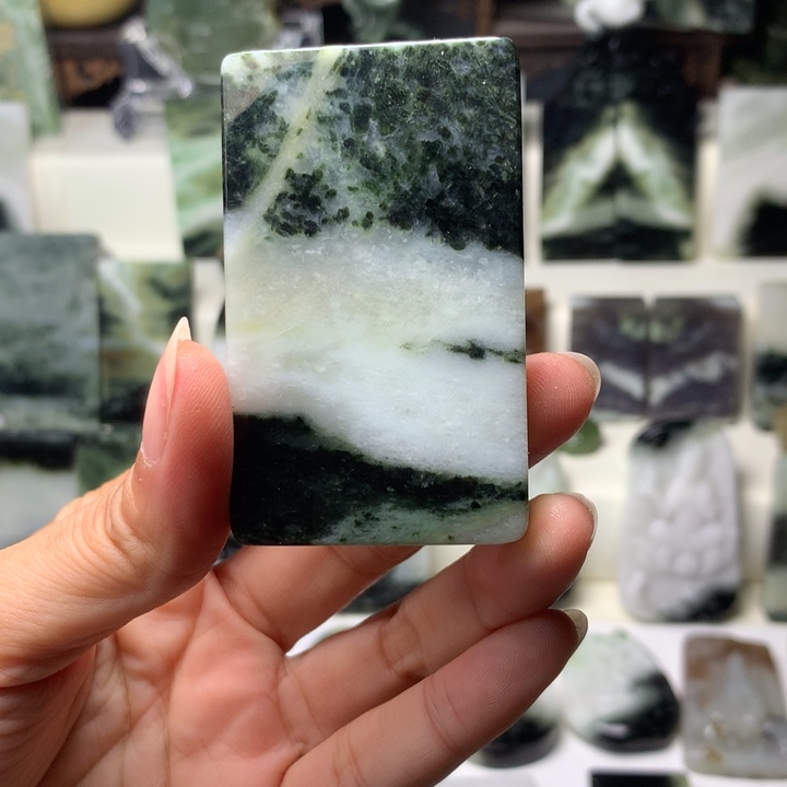 独山玉未镶嵌颈饰