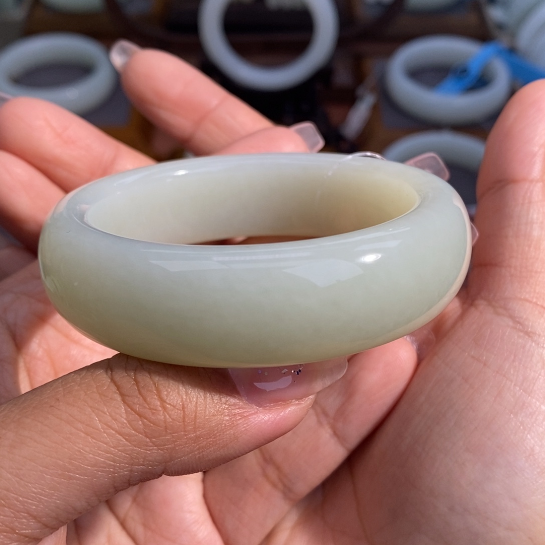 和田玉未镶嵌手镯