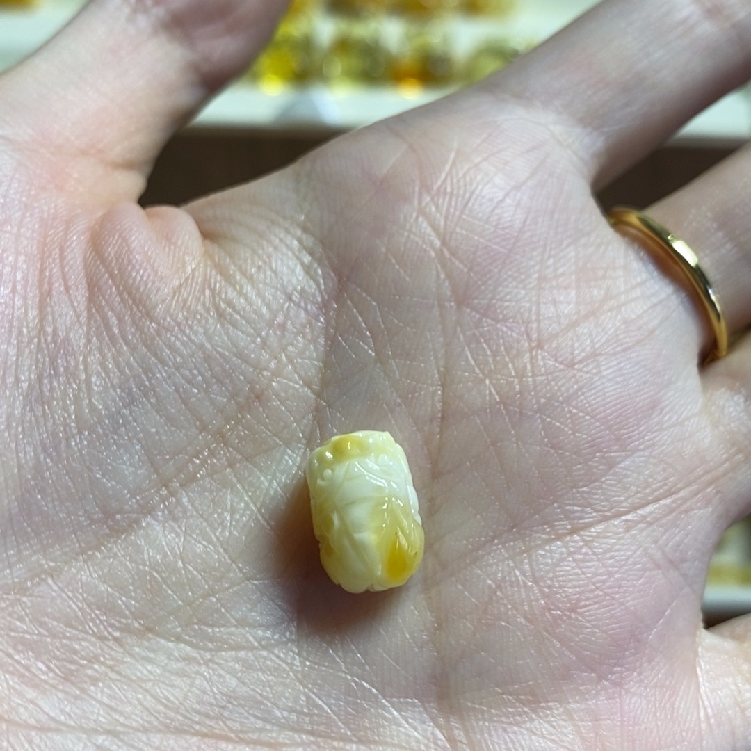 琥珀未镶嵌裸石皮丘