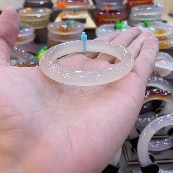 玛瑙/玉髓手镯未镶嵌