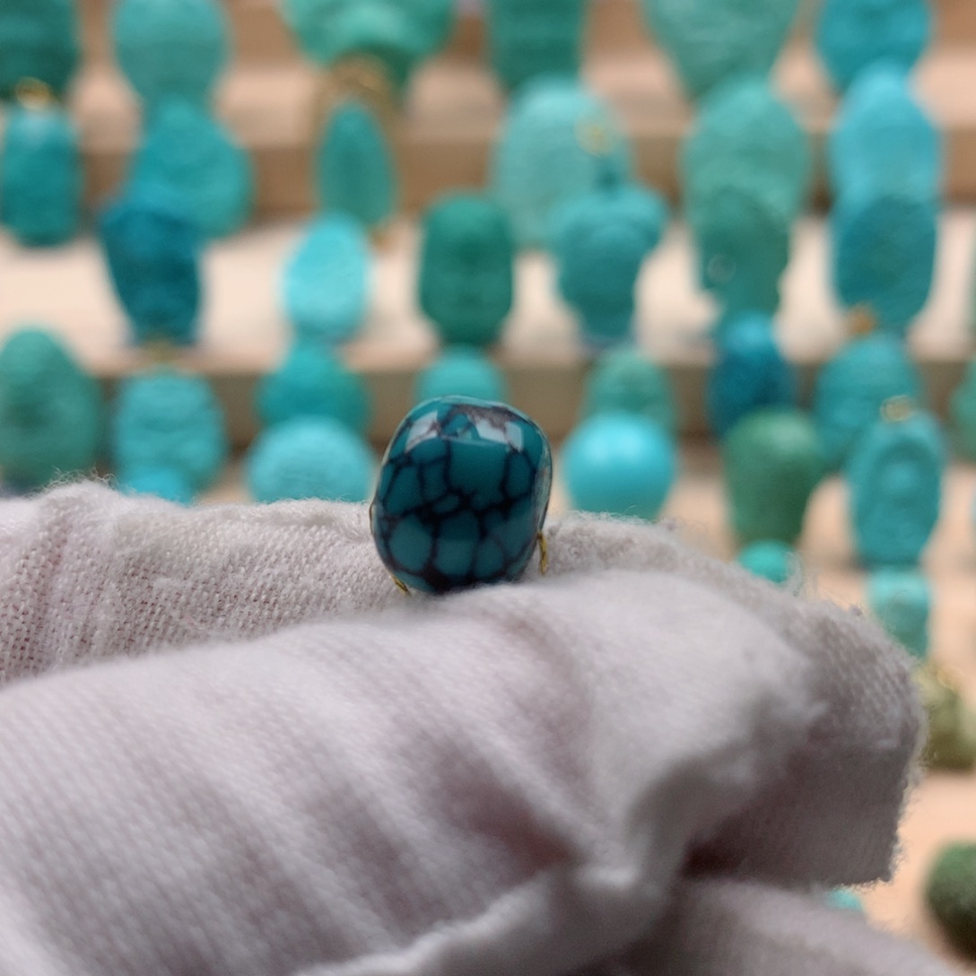 绿松石配饰未镶嵌