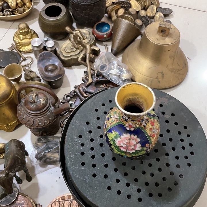 老式铜花瓶古朴别致精致