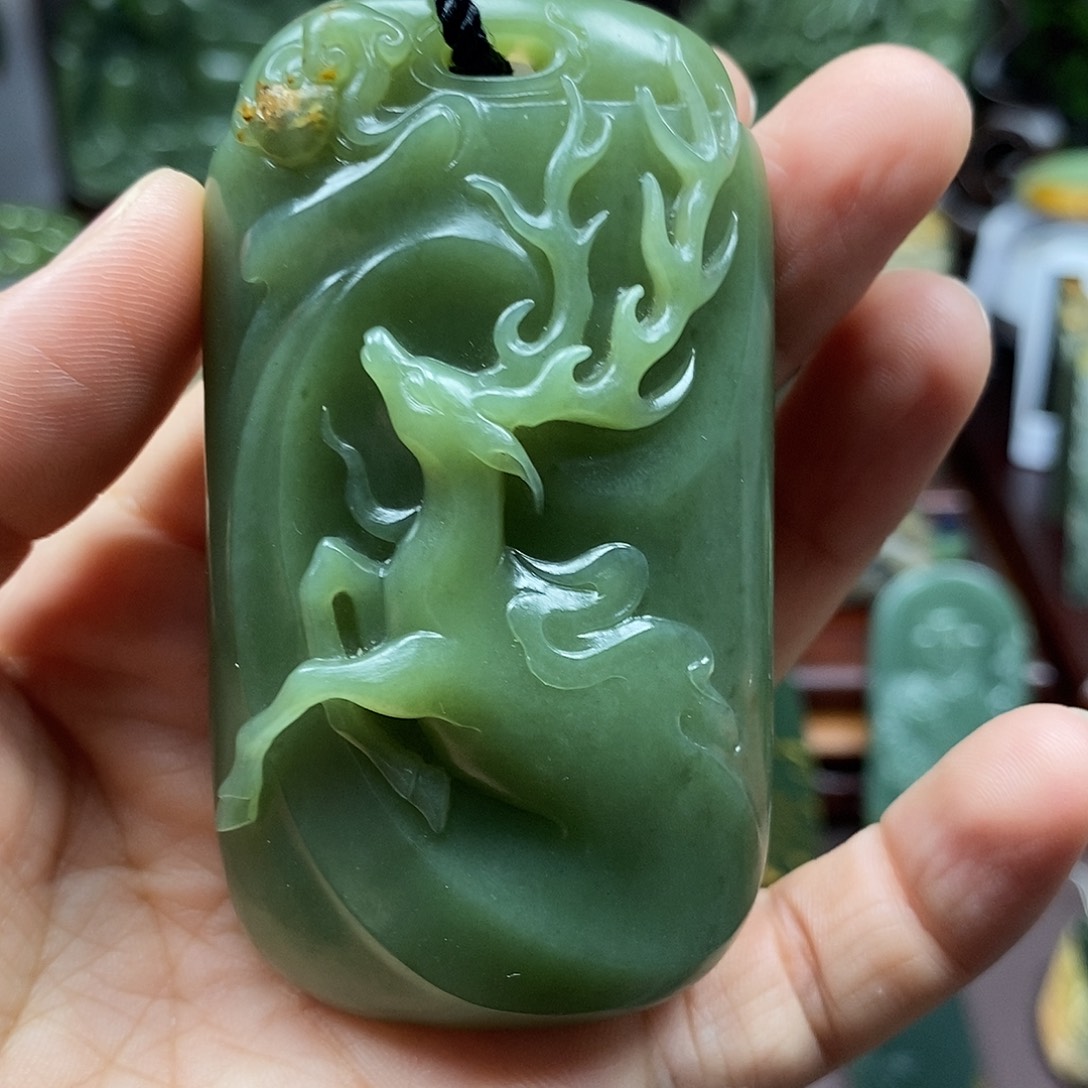 德***哥颈饰未镶嵌岫岩河磨玉（透闪石质玉）