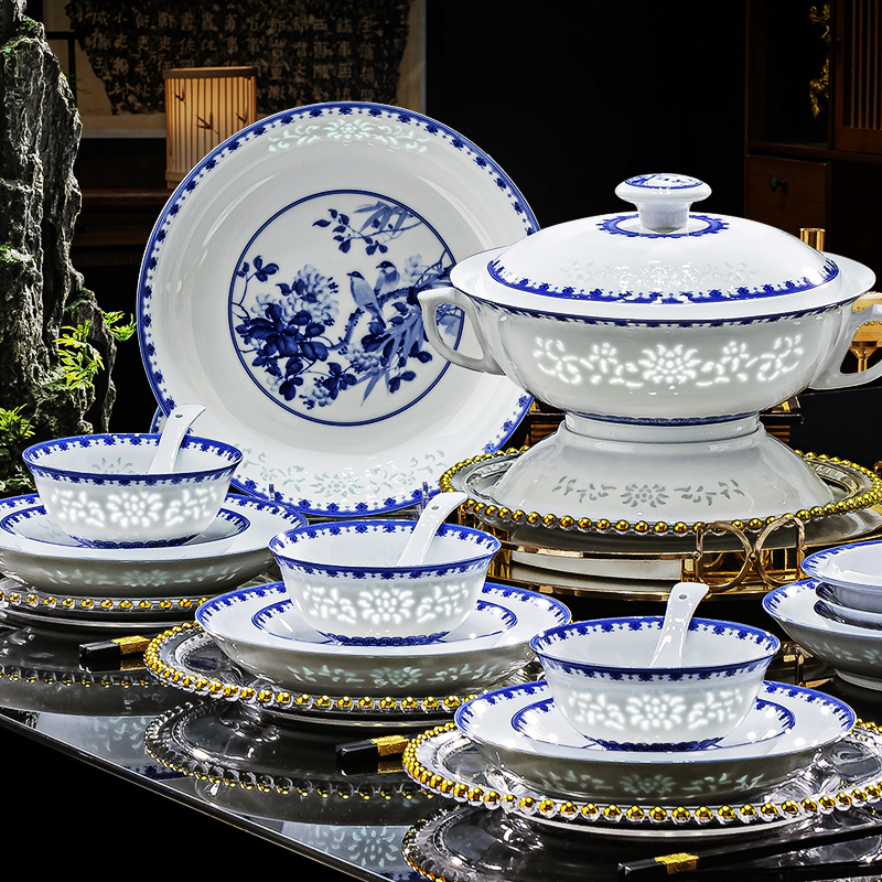 景德镇新款高档玲珑餐具套装家用中式釉下彩青花白瓷碗盘乔迁