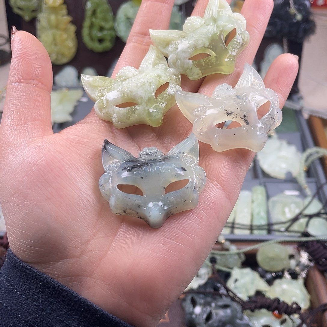 岫玉未镶嵌吊坠(赠链)