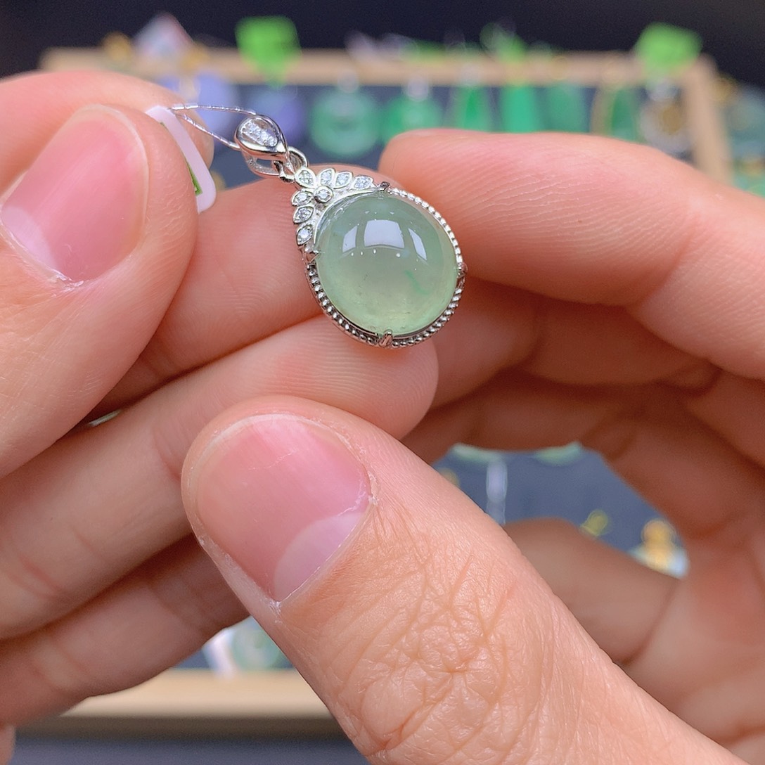 翡翠颈饰未镶嵌翡翠