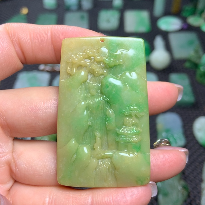 翡翠挂件未镶嵌……