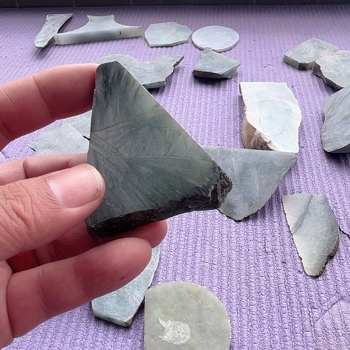 翡翠颈饰未镶嵌翡翠