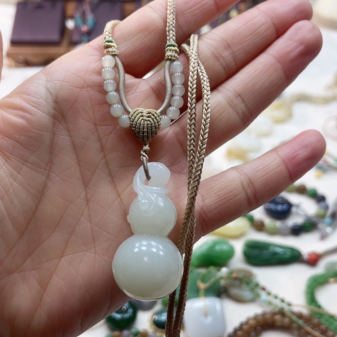 和田玉颈饰未镶嵌