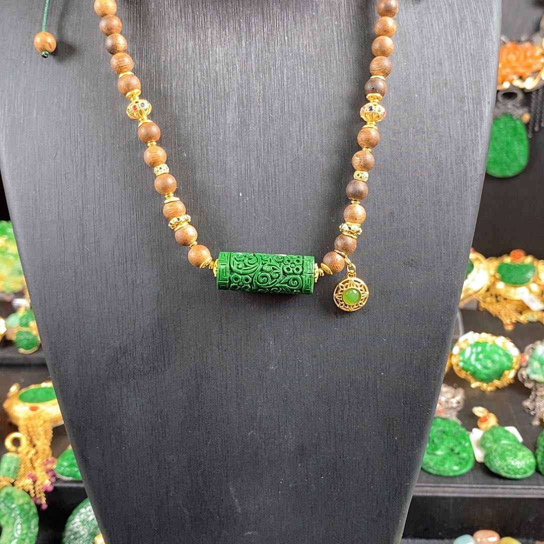 翡翠未镶嵌颈饰项链