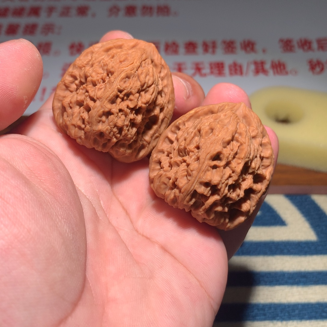 文玩核桃吊坠三角疆 38