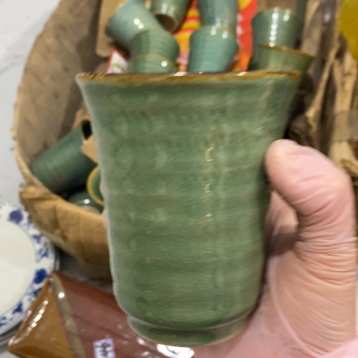 瓷片五厂绿釉闻香杯微瑕疵