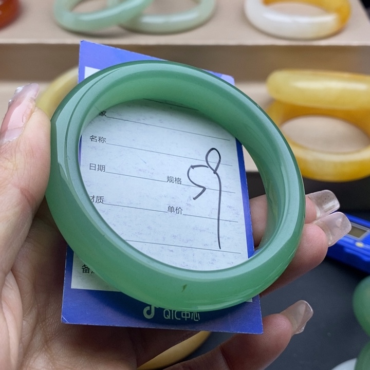 石英质玉手镯未镶嵌