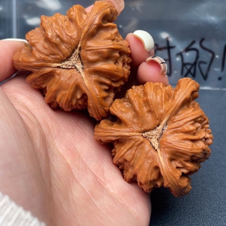 ****K文玩核桃吊坠白狮子