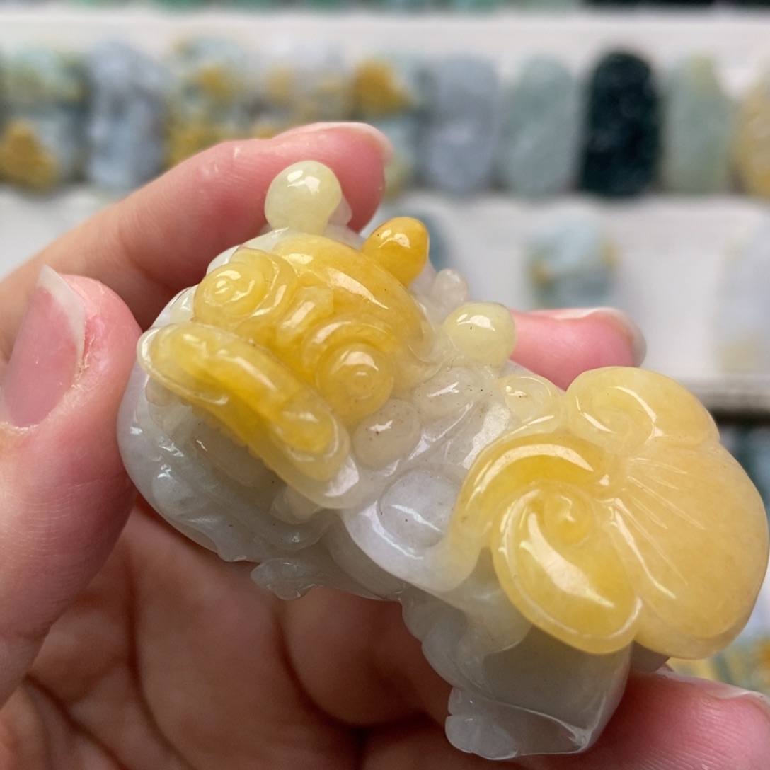 翡翠吊坠(赠链)未镶嵌