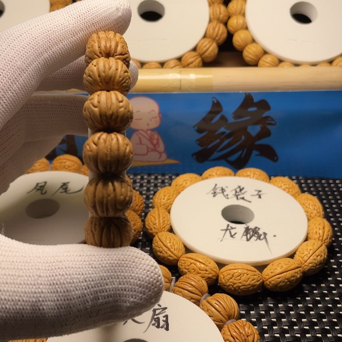 廿***生桃木金丹桃核，皮质好，密度大