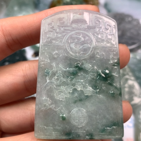 翡翠颈饰未镶嵌翡翠