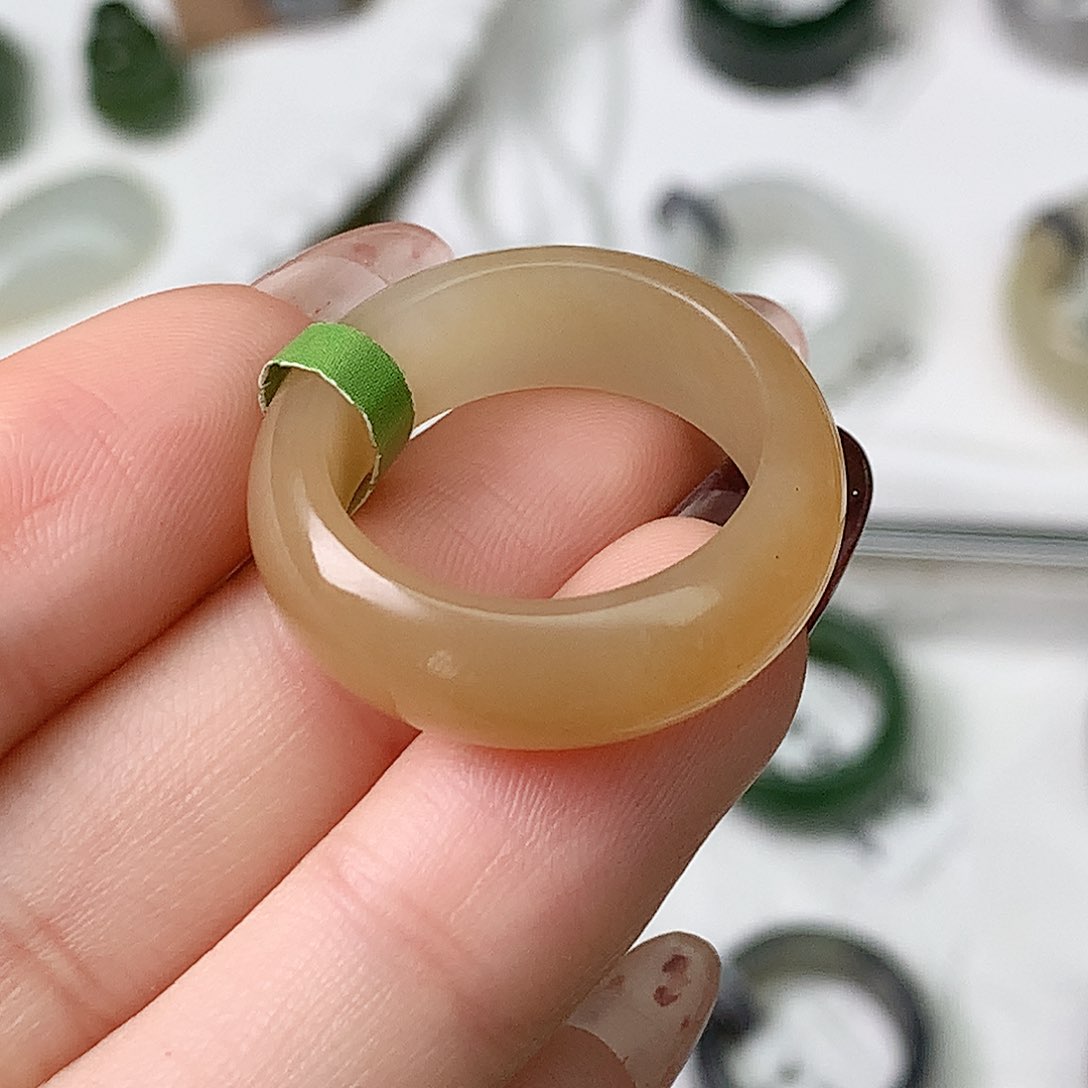 未镶嵌戒指和田玉