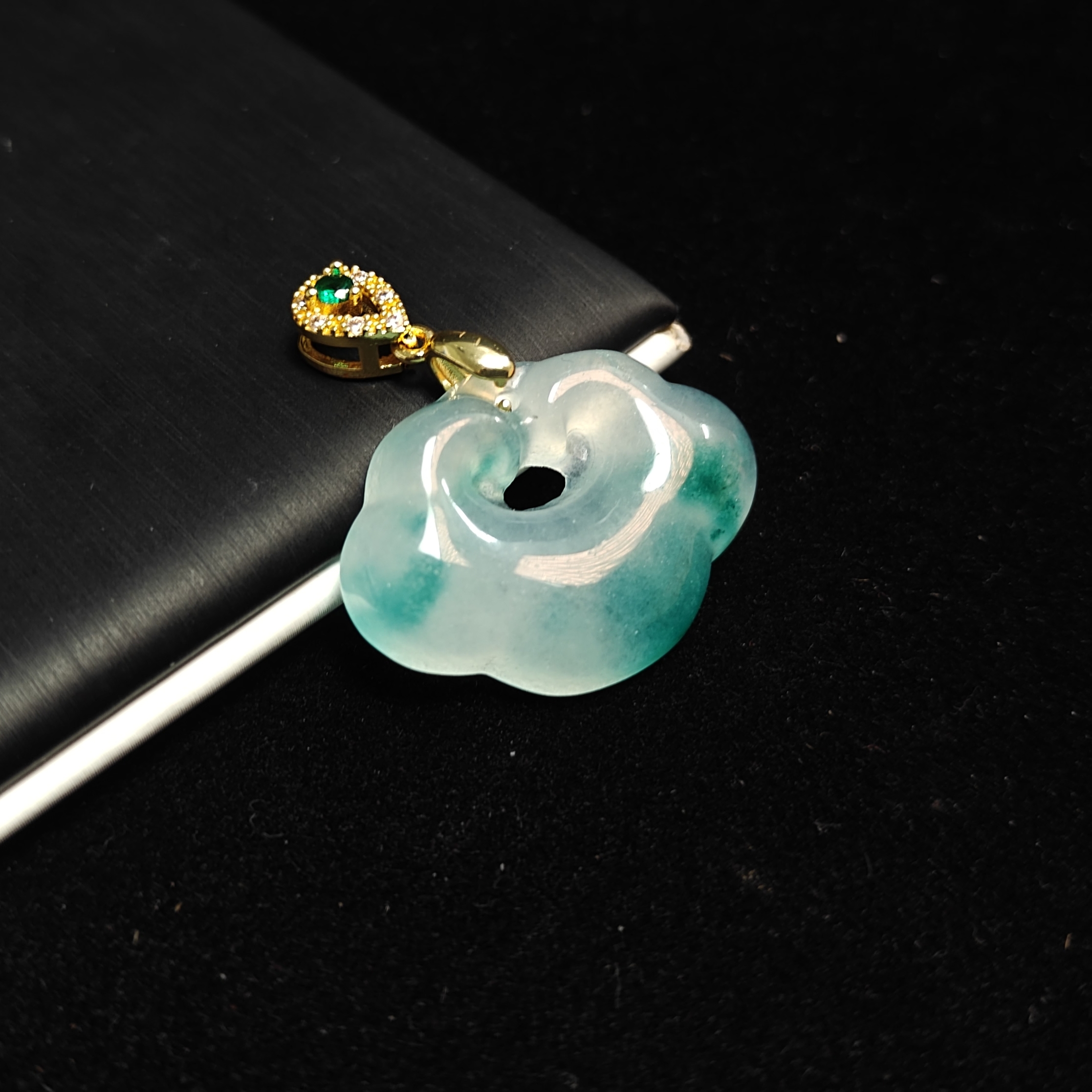 [停业清货]冰蓝飘天山翠如意锁吊坠-赠链-139-多样性发一