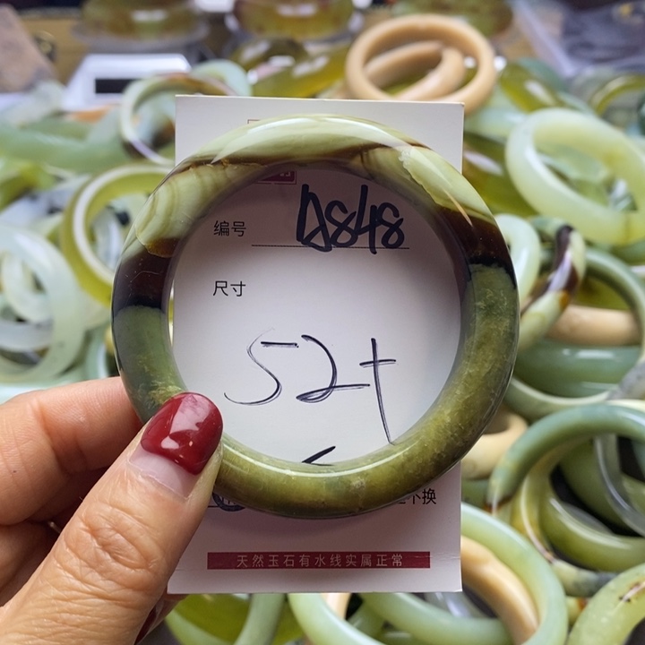 蛇纹石玉手镯未镶嵌