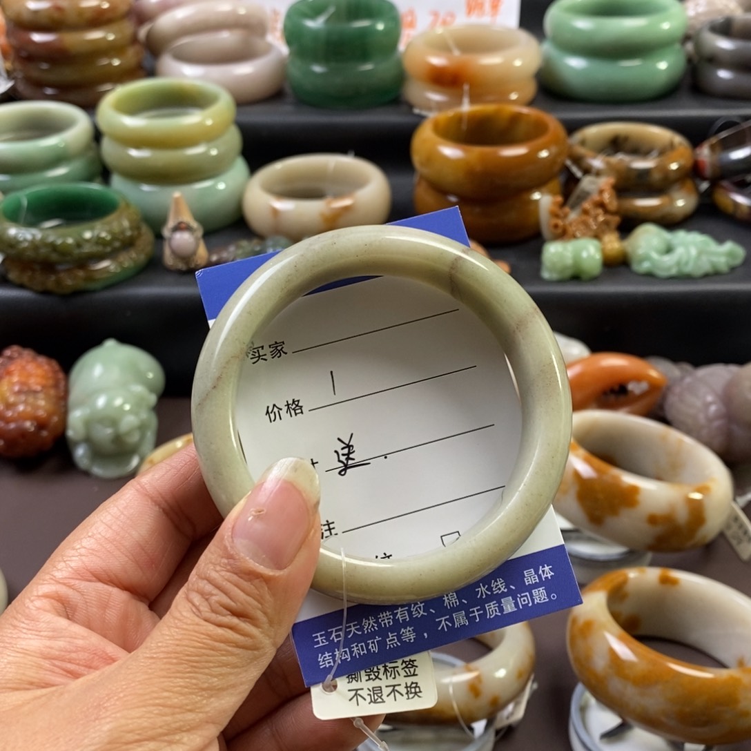 石英质玉未镶嵌手镯