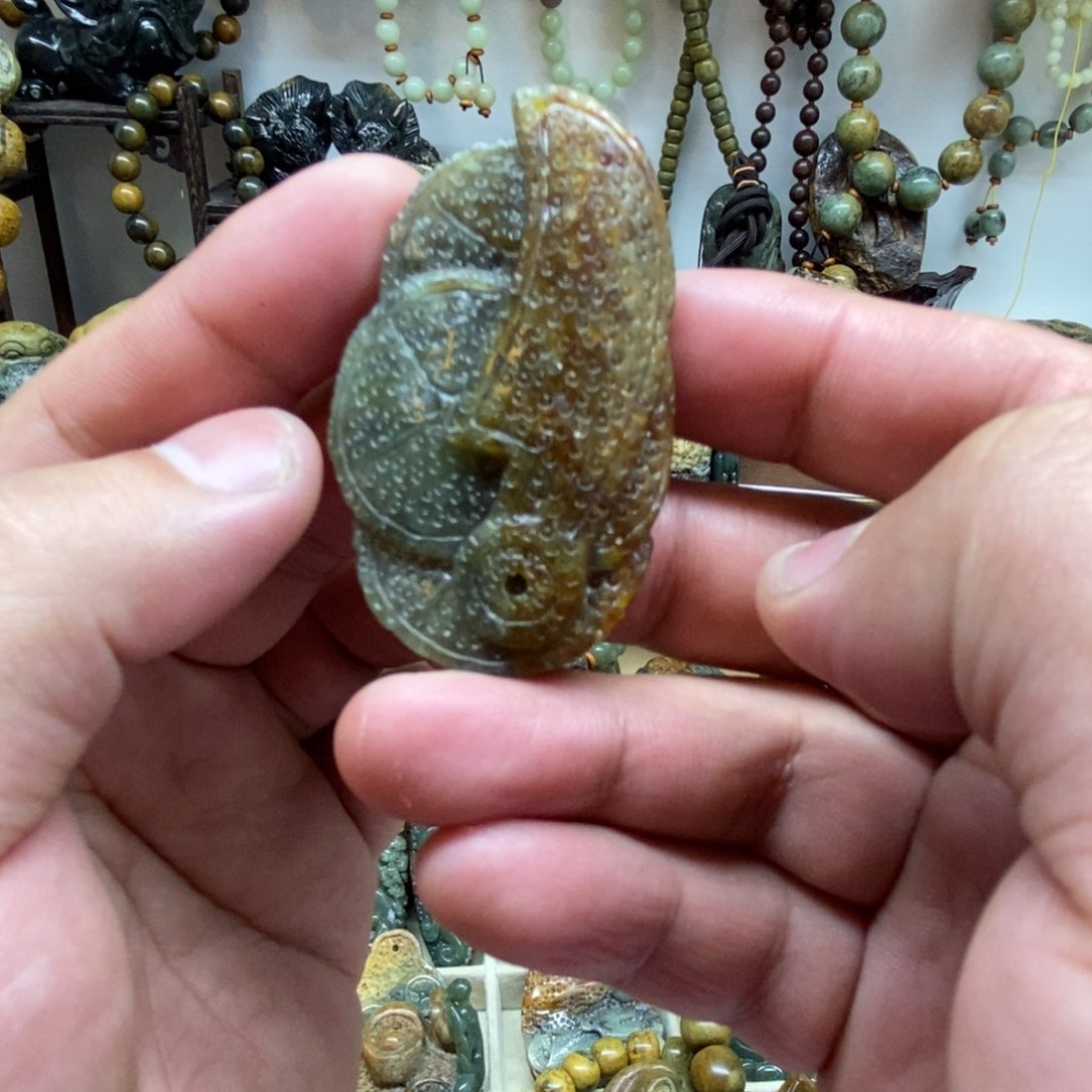 未镶嵌岫岩河磨玉（透闪石质玉）把件