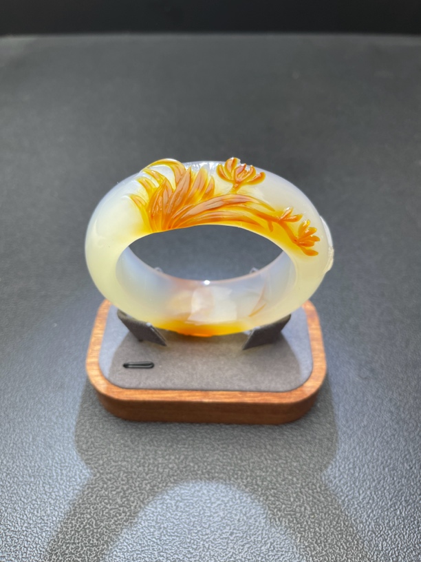 兰花手镯56口 天然玛瑙一口糖俏色雕刻手镯梅兰竹菊君子如意