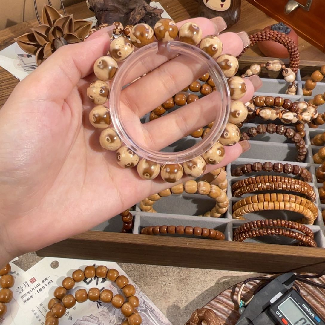 紫金鼠手串12+水豚三叶草圆珠半实心