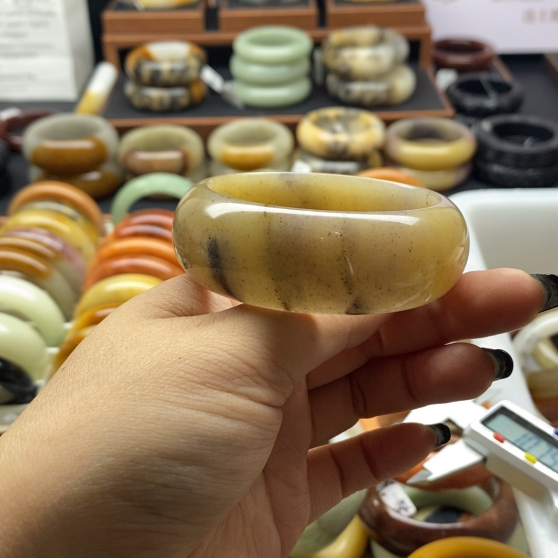 石英质玉未镶嵌手镯