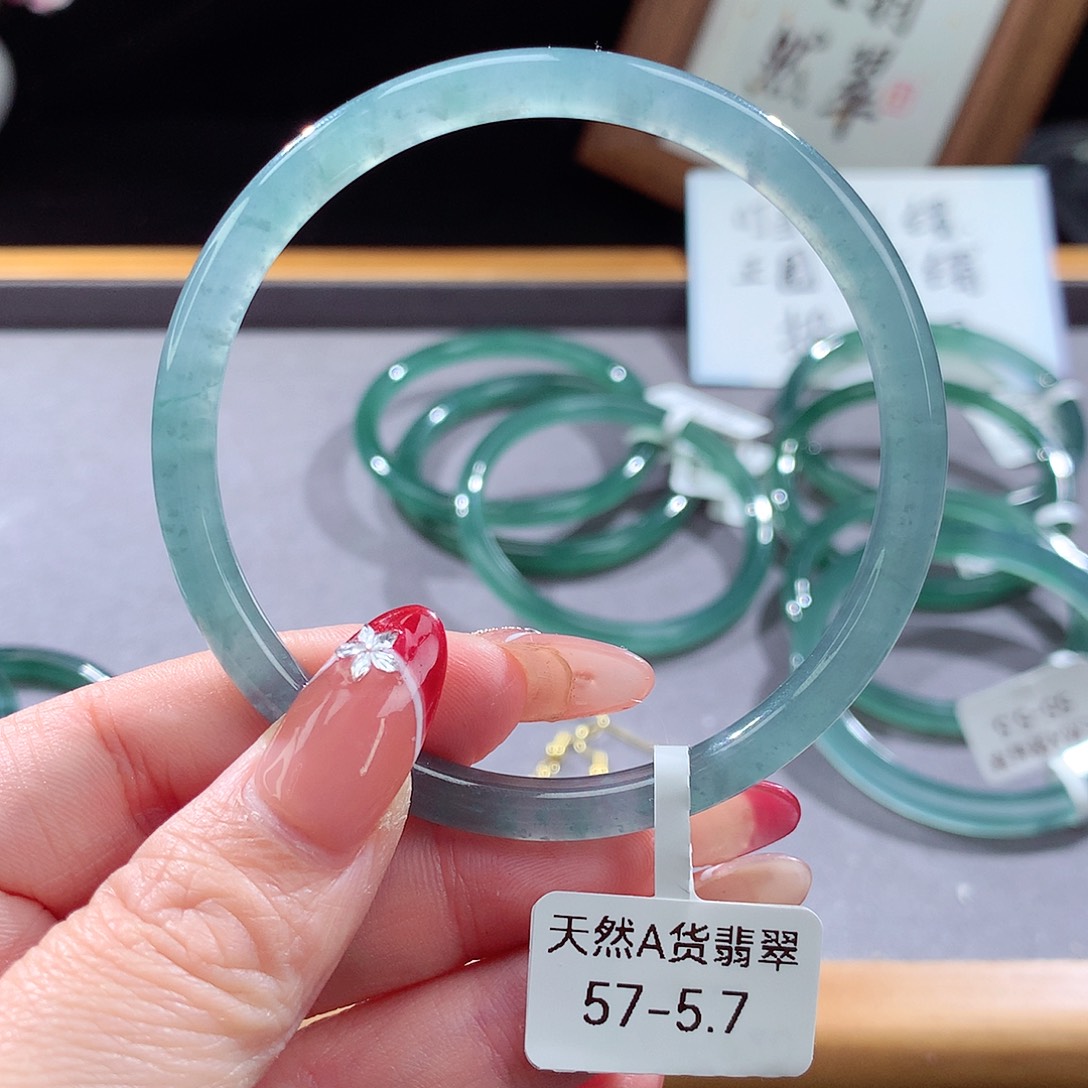 翡翠手镯（圆镯）未镶嵌