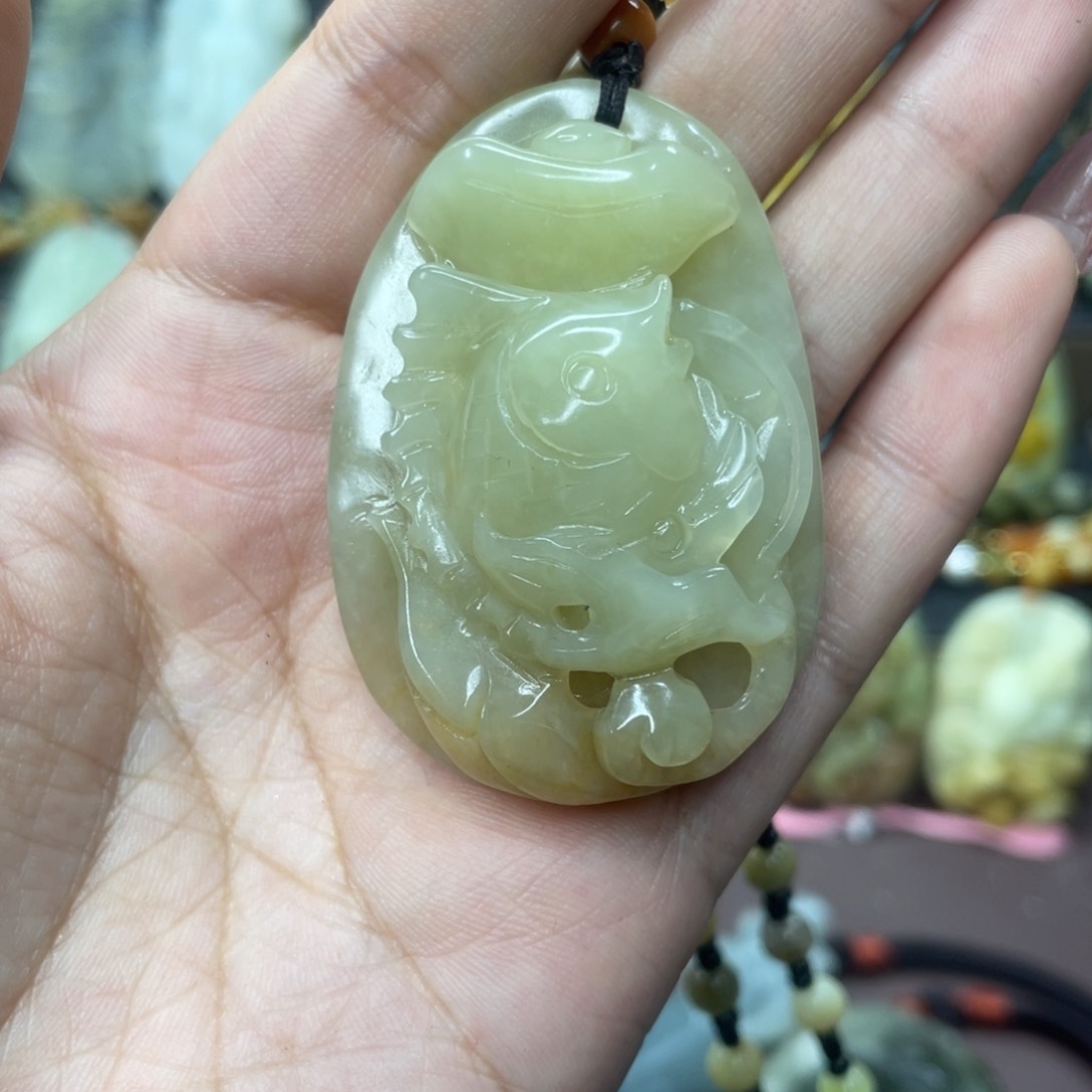 蛇纹石玉颈饰未镶嵌