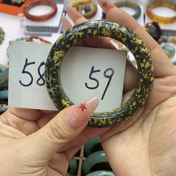 蛇纹石玉手镯合金