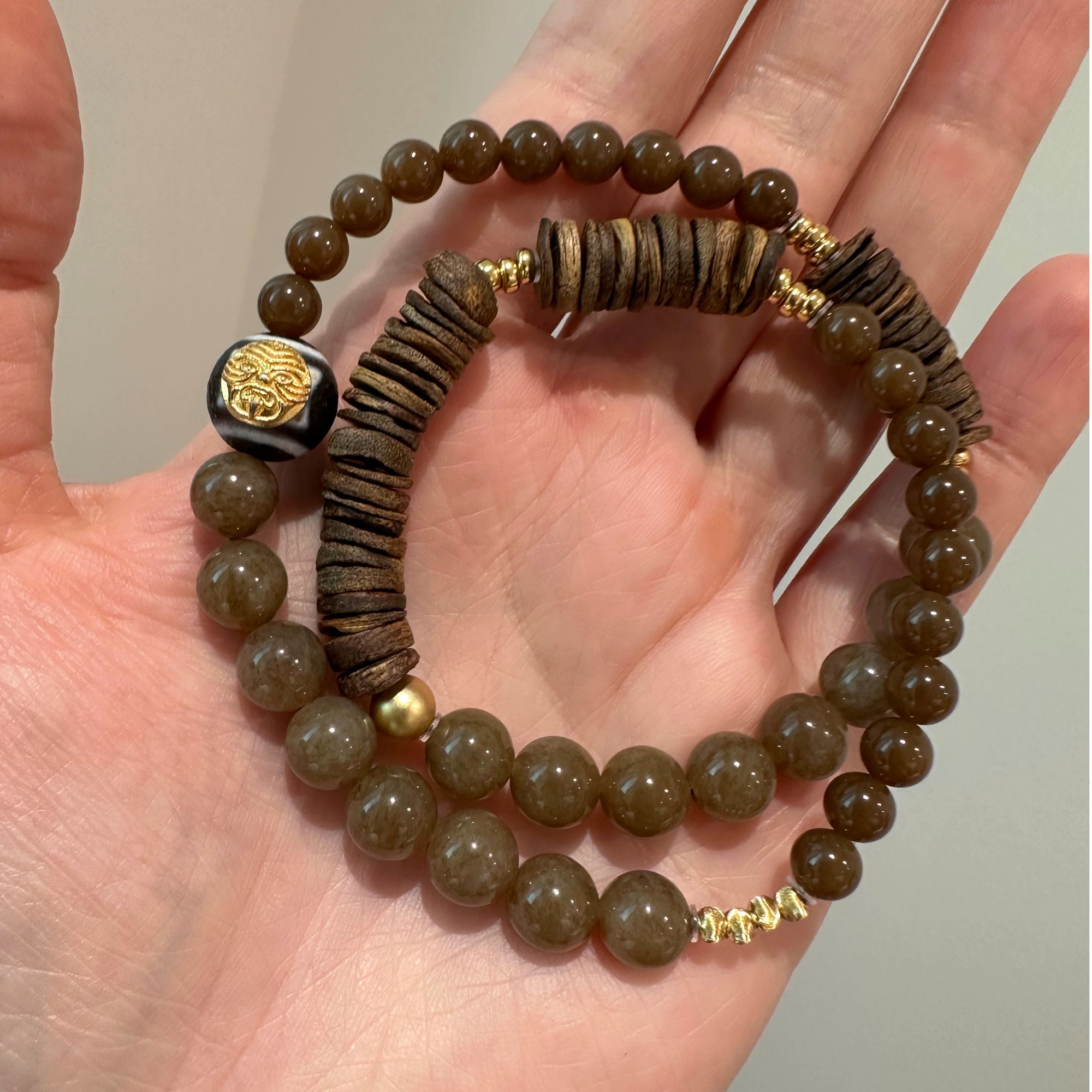 S12381<非晚>S925银和田玉糖玉香香扎基贴片珠珠猫眼珠弹力手串