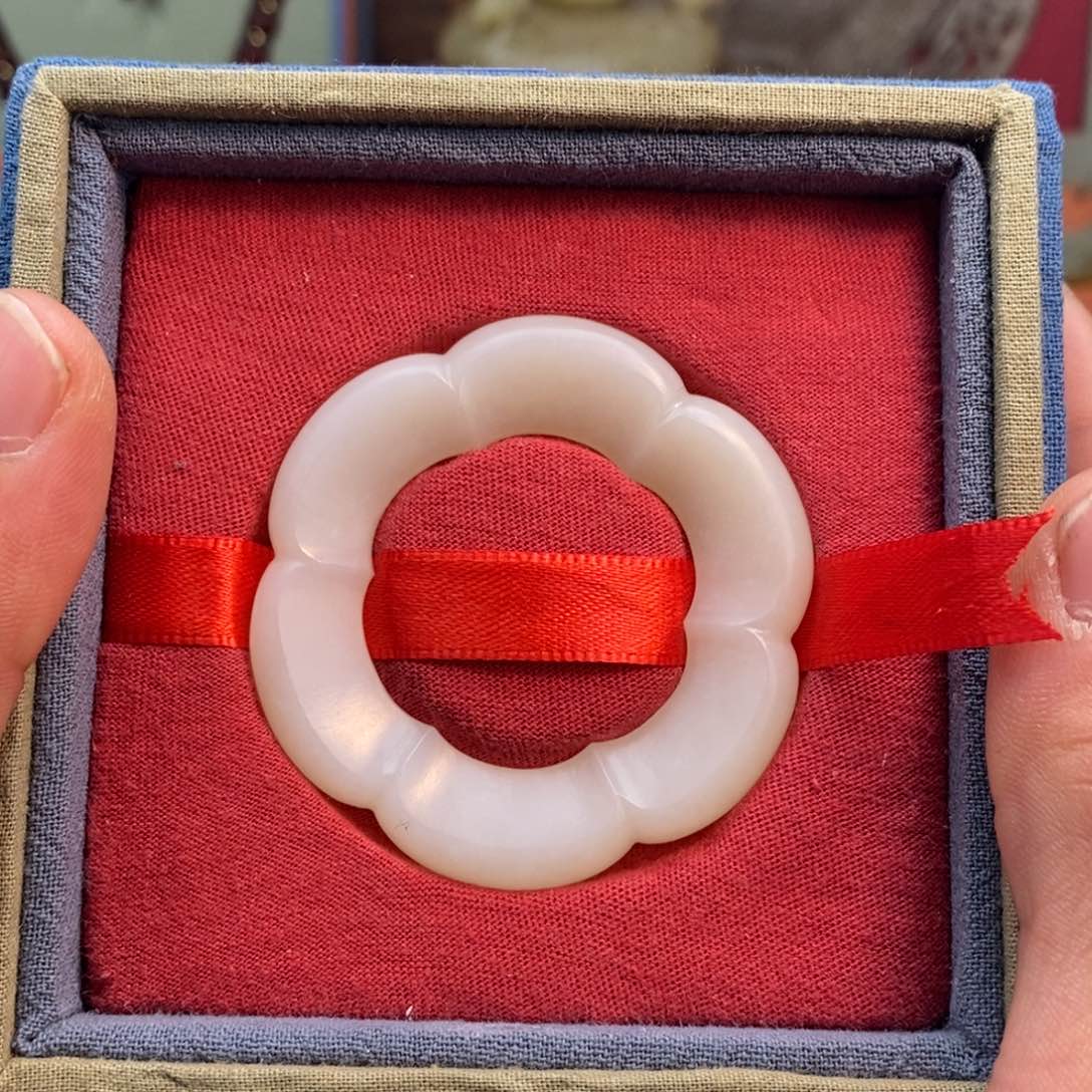 和田玉佩饰未镶嵌一**江