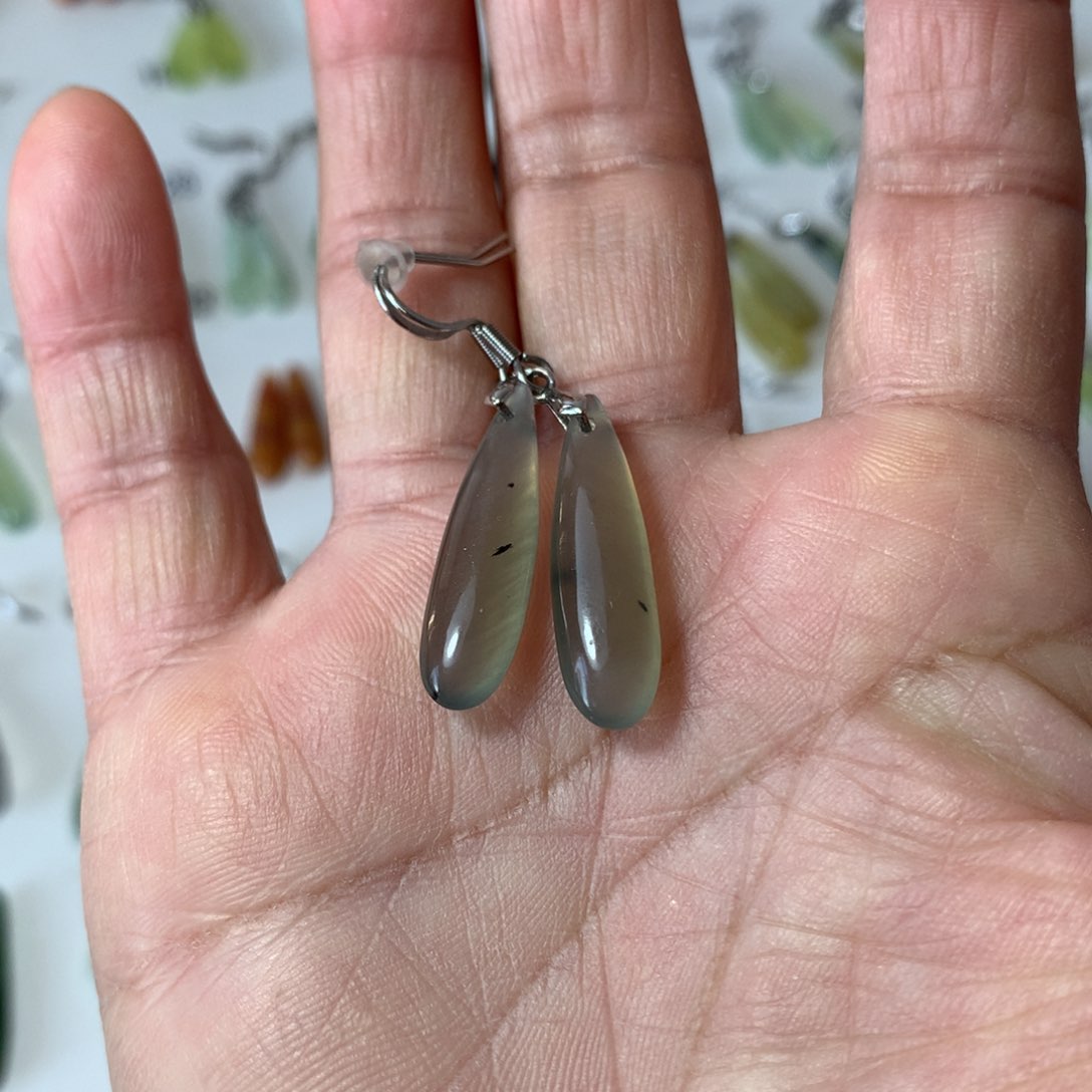 蛇纹石玉耳环未镶嵌