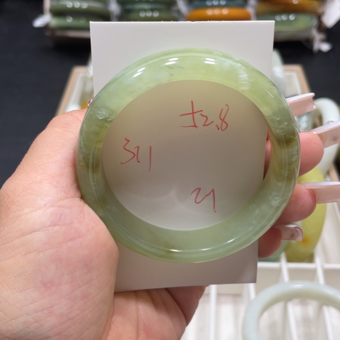 蛇纹石玉未镶嵌手镯