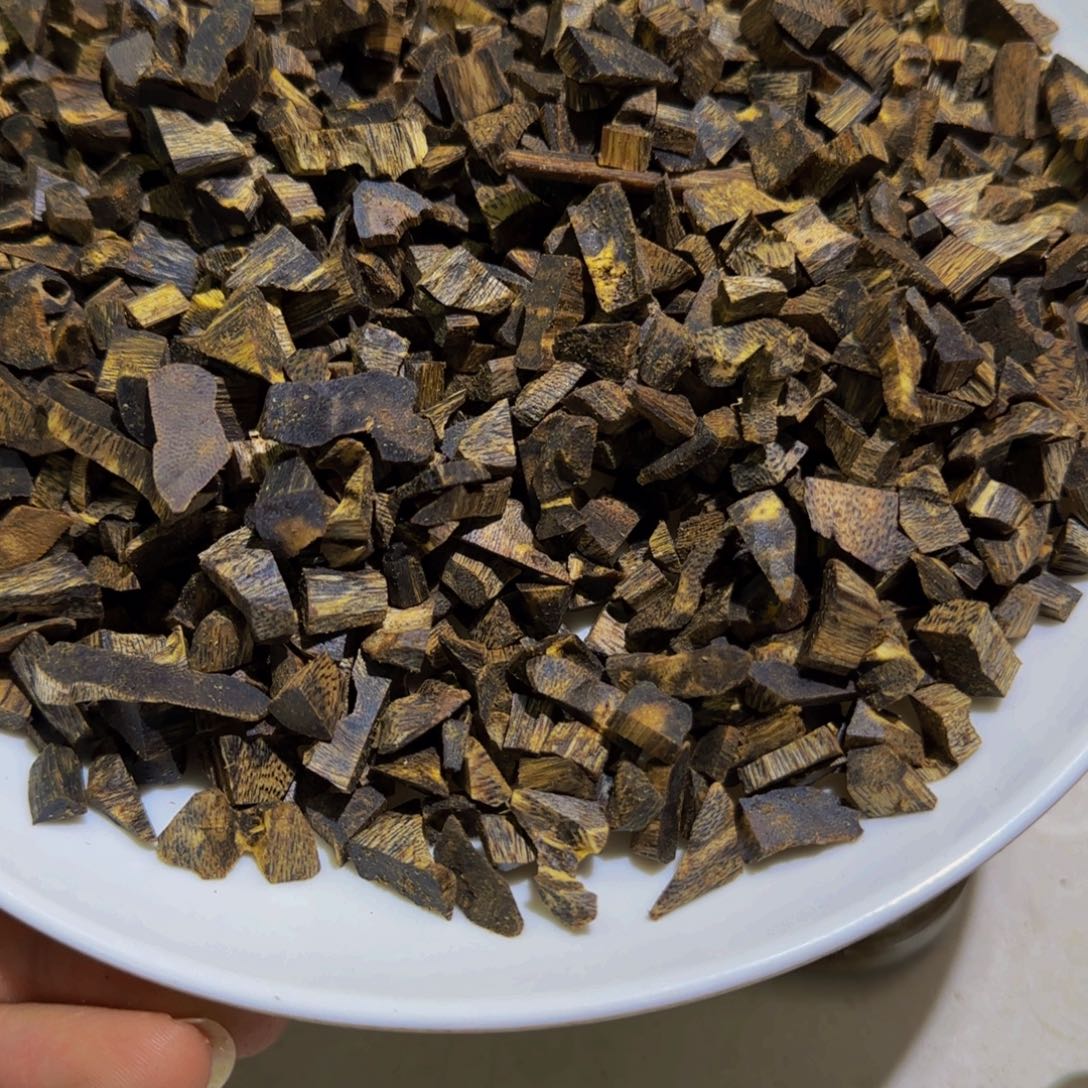 沉香沉香碎屑流油王碎料100克！！