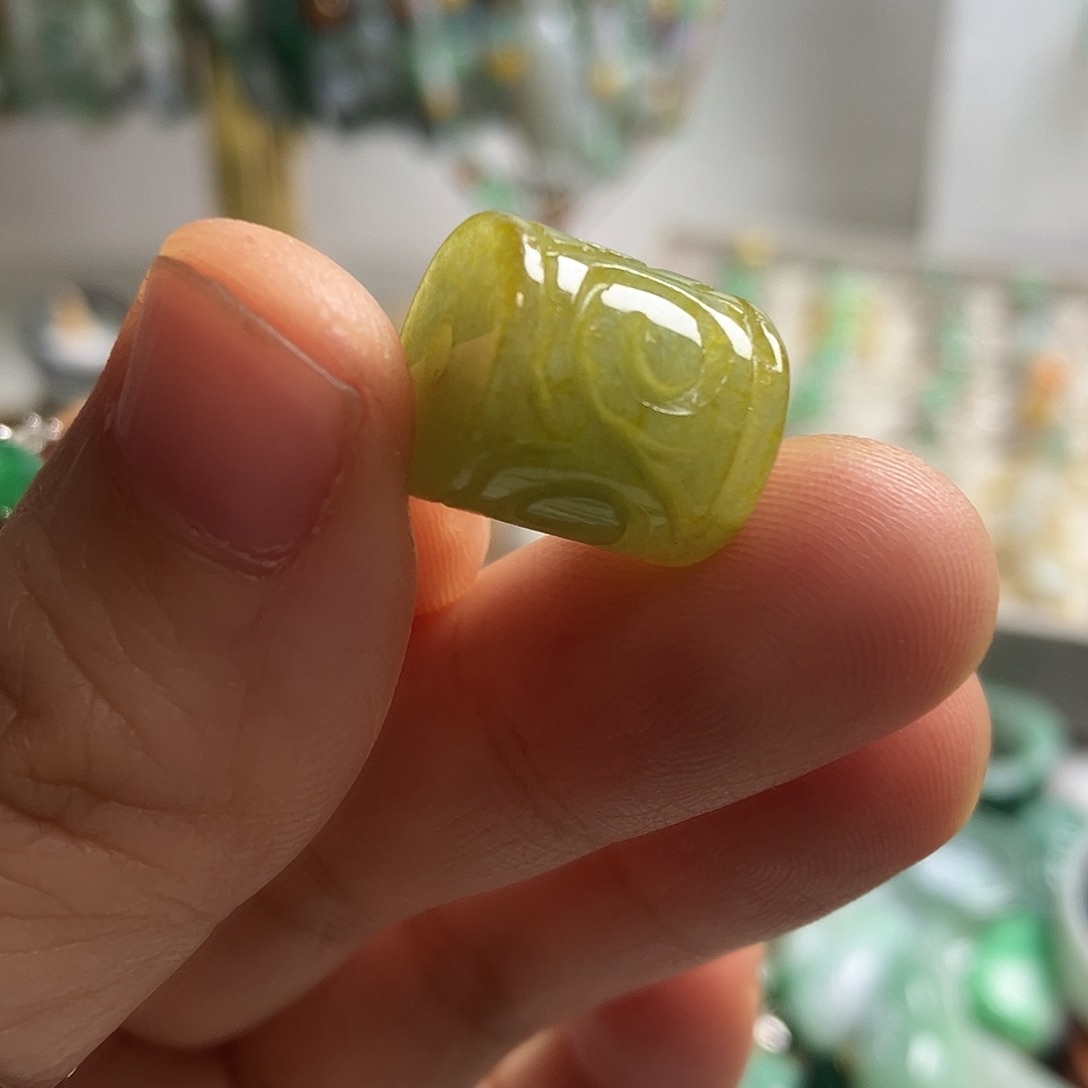 翡翠未镶嵌颈饰12卡12.7