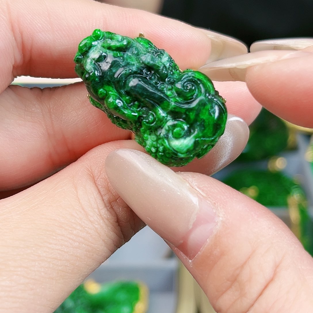 翡翠颈饰银S925镶嵌戒指