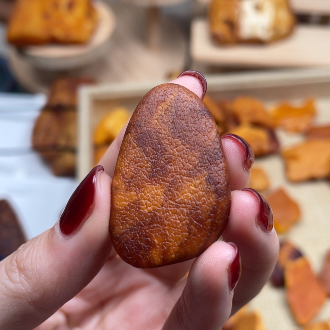 琥珀未镶嵌珠宝奇石