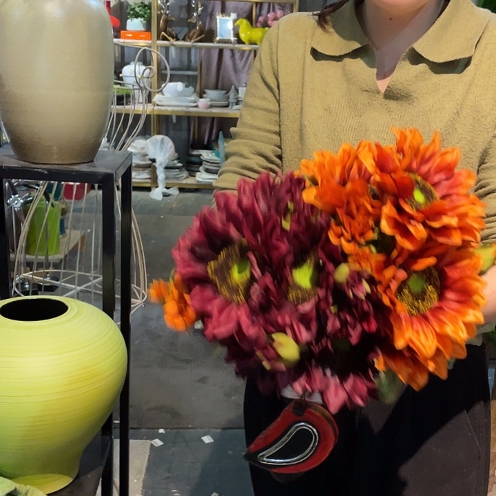 陶瓷花瓶，茶杯茶具。2