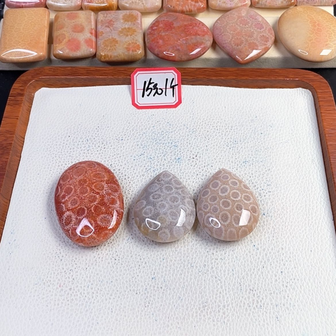 【闪购商品】硅化玉颈饰合金藤****千