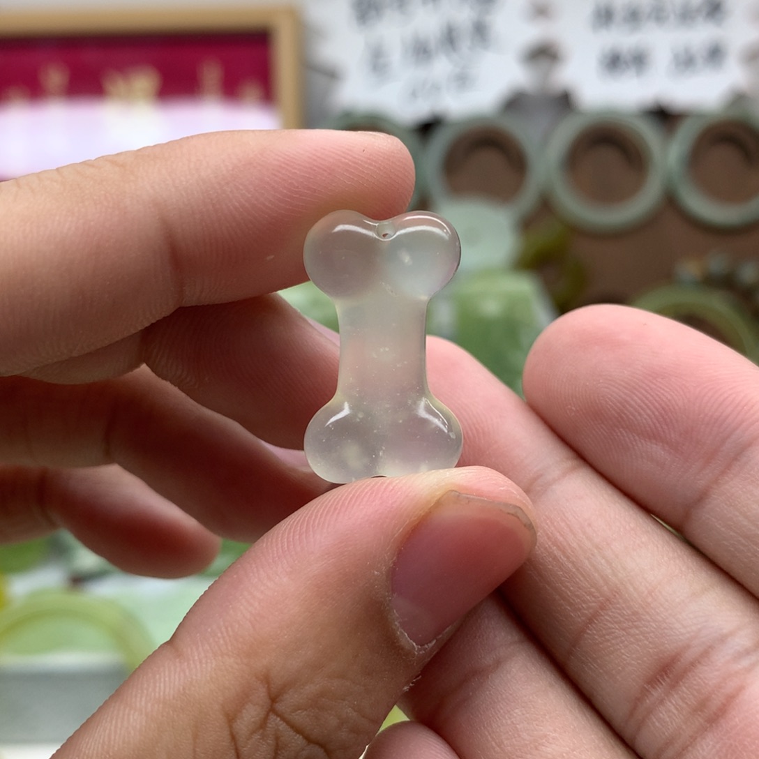 岫玉未镶嵌吊坠(赠链)