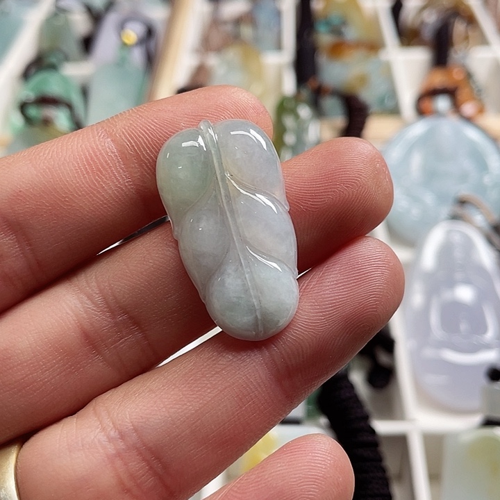 翡翠颈饰未镶嵌翡翠商品链接