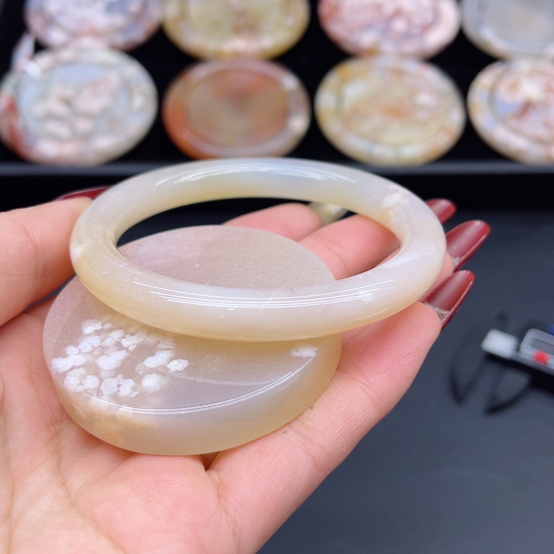 玛瑙/玉髓手镯未镶嵌55