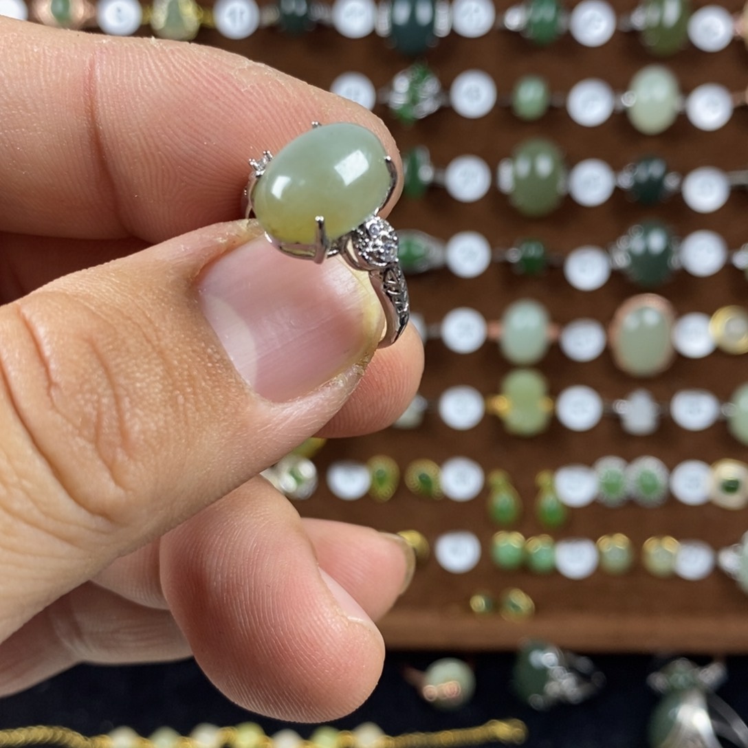 和田玉（青白玉）戒指合金