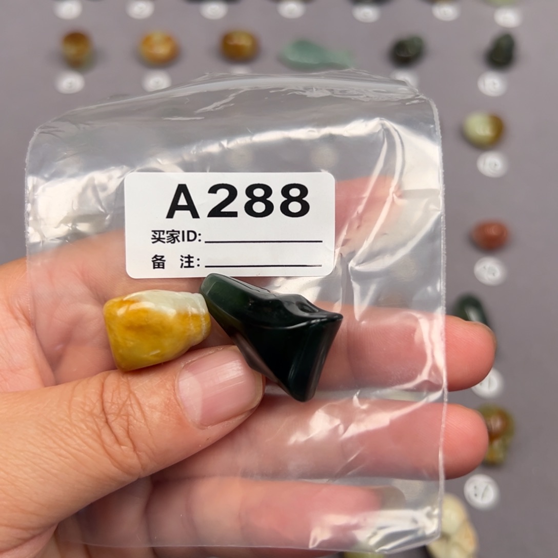 未镶嵌蛇纹石玉颈饰皮***室微瑕不退不换