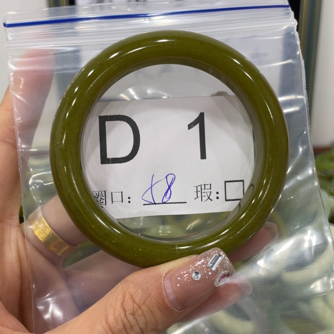 未镶嵌蛇纹石玉颈饰