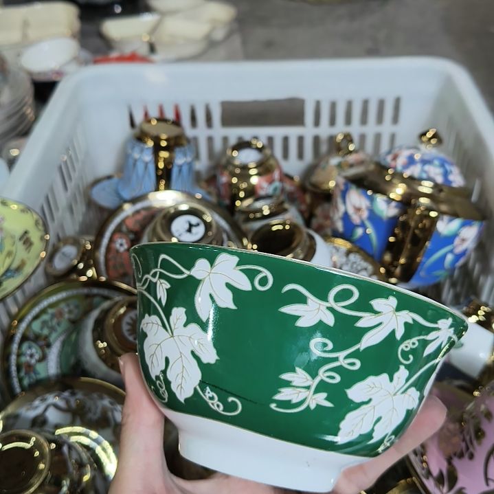 摆件陶瓷默认微瑕发两个。。。。